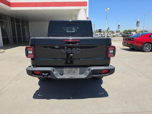 Black Clearcoat 2023 Jeep Gladiator Overland