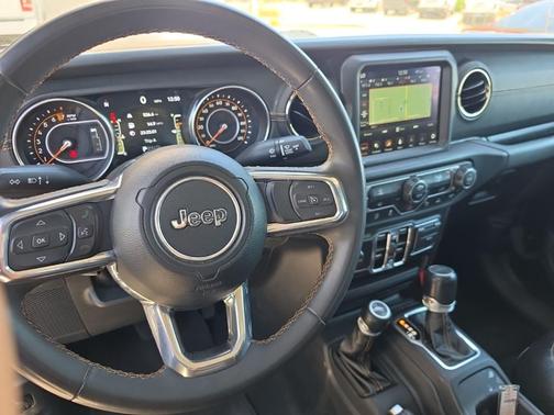 Black Clearcoat 2023 Jeep Gladiator Overland