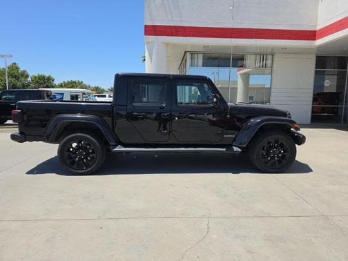 Black Clearcoat 2023 Jeep Gladiator Overland