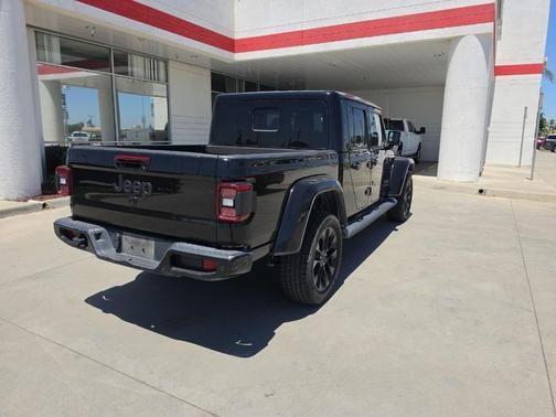 Black Clearcoat 2023 Jeep Gladiator Overland