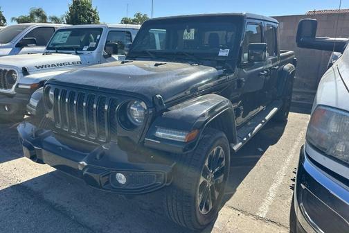 Black Clearcoat 2023 Jeep Gladiator Overland