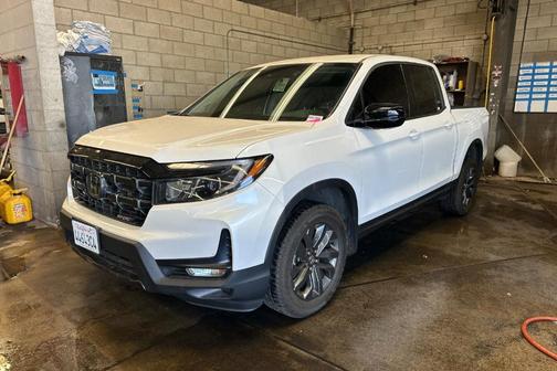 White 2024 Honda Ridgeline Sport