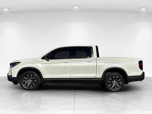 White 2024 Honda Ridgeline Sport