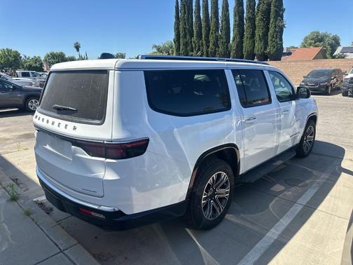 Bright White Clearcoat 2024 Jeep Wagoneer L Series II