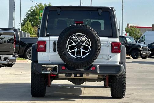 Bright White Clearcoat 2025 Jeep Wrangler Rubicon