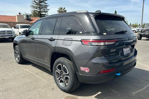 Metallic 2022 Jeep Grand Cherokee 4xe Trailhawk
