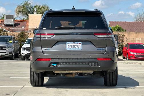Metallic 2022 Jeep Grand Cherokee 4xe Trailhawk