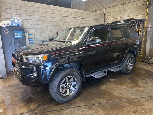 Midnight Black Metallic 2024 Toyota 4Runner TRD Off Road Premium
