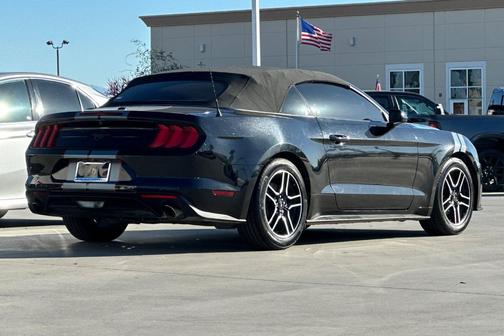 2022 Ford Mustang EcoBoost