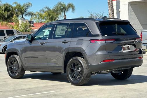 2026 Jeep Grand Cherokee Laredo