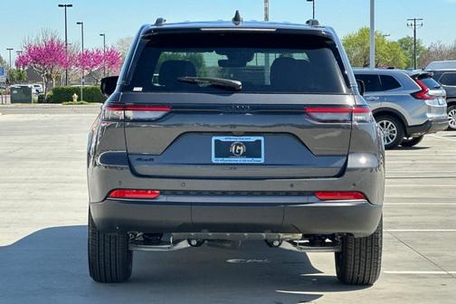 2026 Jeep Grand Cherokee Laredo