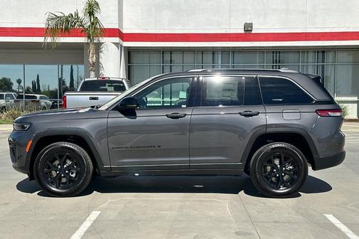 2026 Jeep Grand Cherokee Laredo