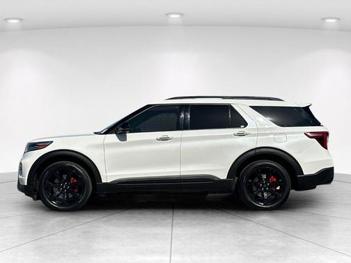 White Metallic 2023 Ford Explorer ST