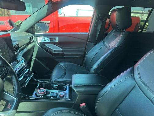 Star White 2023 Ford Explorer ST