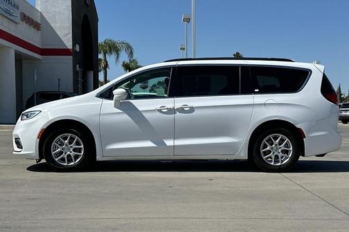 2022 Chrysler Pacifica Touring-L