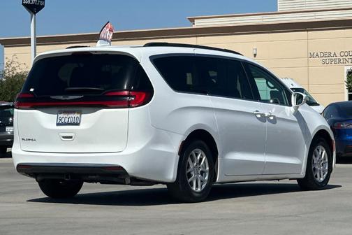 2022 Chrysler Pacifica Touring-L