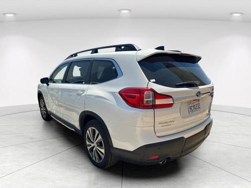 Crystal White Pearl 2022 Subaru Ascent Limited 7-Passenger