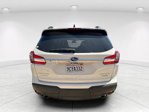 Crystal White Pearl 2022 Subaru Ascent Limited 7-Passenger