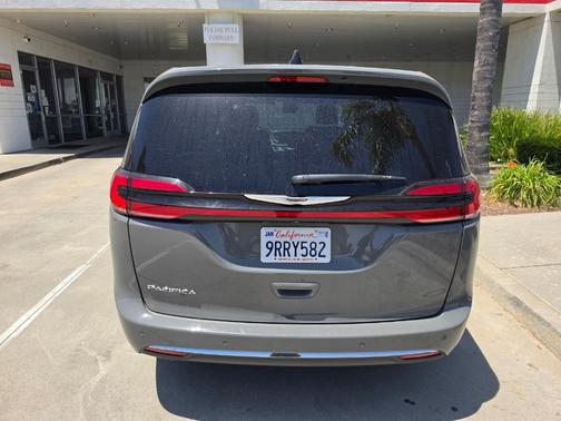 Ceramic Gray Clearcoat 2025 Chrysler Pacifica Select