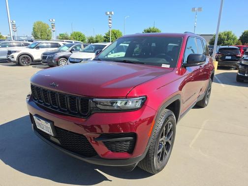 Velvet Red Pearlcoat 2025 Jeep Grand Cherokee Laredo