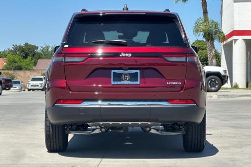 2025 Jeep Grand Cherokee Laredo