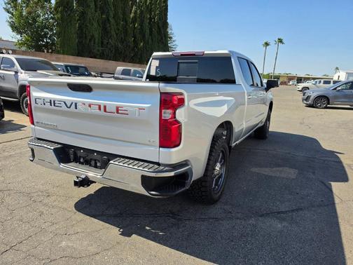 Silver Ice Metallic 2022 Chevrolet Silverado 1500 LT