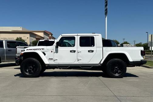 Bright White Clearcoat 2022 Jeep Gladiator Mojave
