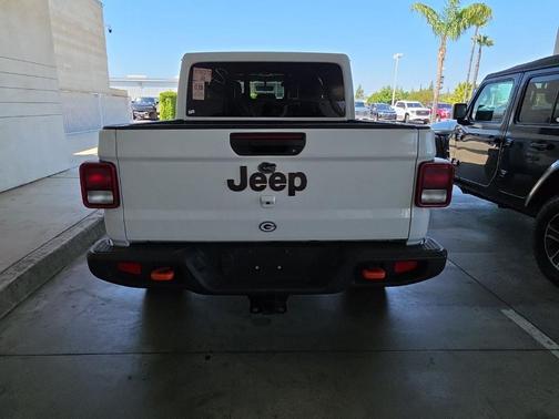 Bright White Clearcoat 2022 Jeep Gladiator Mojave