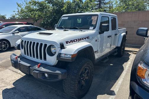 Bright White Clearcoat 2022 Jeep Gladiator Mojave