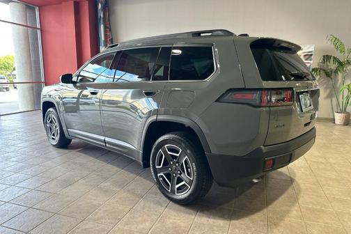 Sting Gray Clearcoat 2026 Jeep Cherokee LAREDO/LIMITED