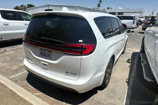 2022 Chrysler Pacifica Hybrid Limited
