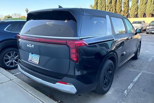 2025 Kia Carnival LXS