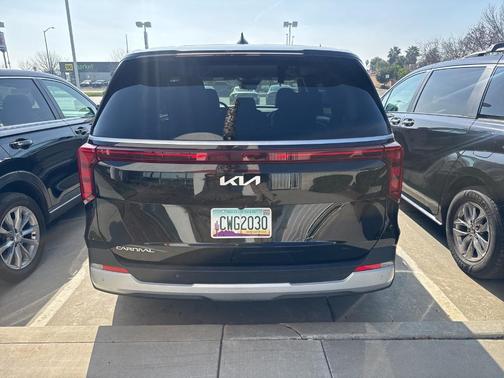 2025 Kia Carnival LXS