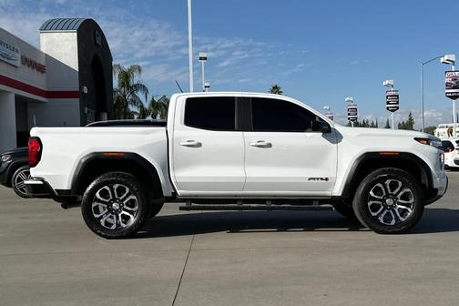 2024 GMC Canyon AT4