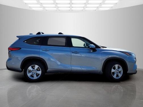 Moon Dust 2021 Toyota Highlander LE