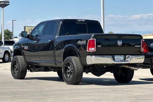 Brilliant Black Crystal Pearlcoat 2018 RAM 2500 Laramie