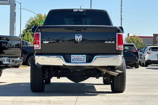 Brilliant Black Crystal Pearlcoat 2018 RAM 2500 Laramie