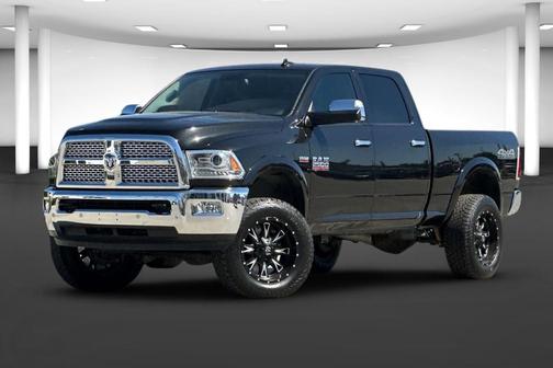 Brilliant Black Crystal Pearlcoat 2018 RAM 2500 Laramie