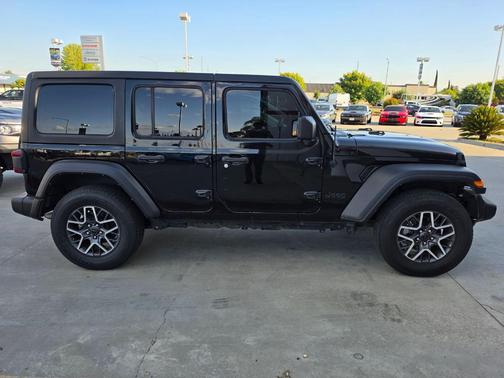 Black Clearcoat 2022 Jeep Wrangler Unlimited Sport