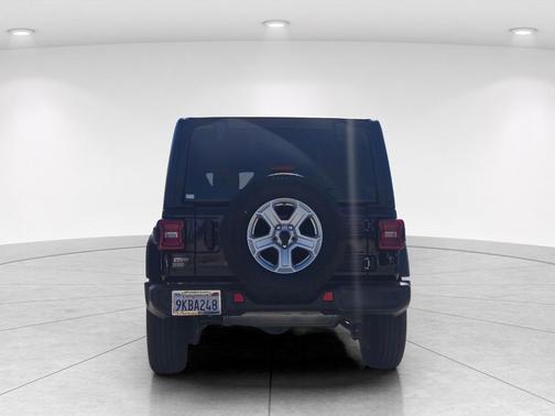 Black Clearcoat 2022 Jeep Wrangler Unlimited Sport