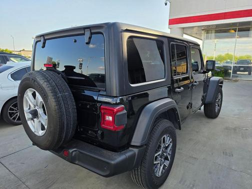 Black Clearcoat 2022 Jeep Wrangler Unlimited Sport