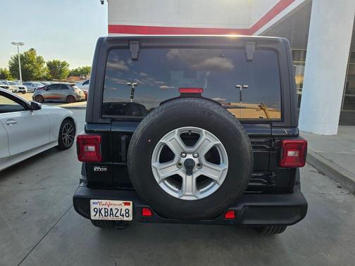 Black Clearcoat 2022 Jeep Wrangler Unlimited Sport