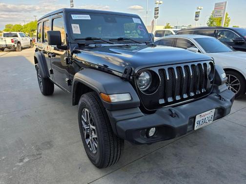 Black Clearcoat 2022 Jeep Wrangler Unlimited Sport