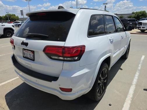 Bright White Clearcoat 2018 Jeep Grand Cherokee Altitude