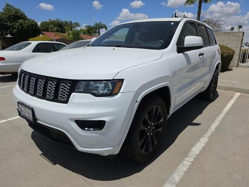 Bright White Clearcoat 2018 Jeep Grand Cherokee Altitude