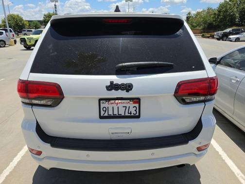 Bright White Clearcoat 2018 Jeep Grand Cherokee Altitude