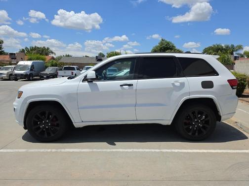 Bright White Clearcoat 2018 Jeep Grand Cherokee Altitude