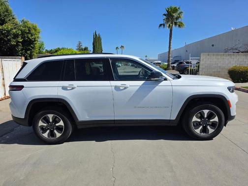 Bright White Clearcoat 2023 Jeep Grand Cherokee 4xe Base