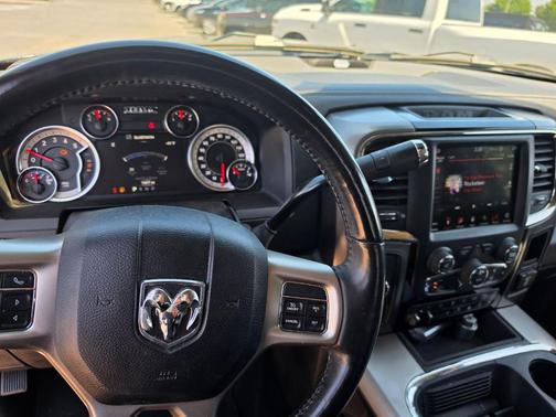 Brilliant Black Crystal Pearlcoat 2018 RAM 2500 Laramie