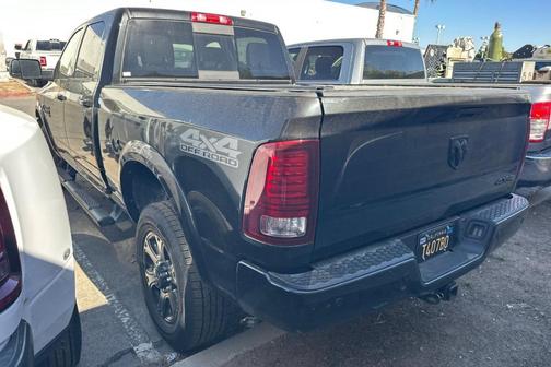 Brilliant Black Crystal Pearlcoat 2018 RAM 2500 Laramie